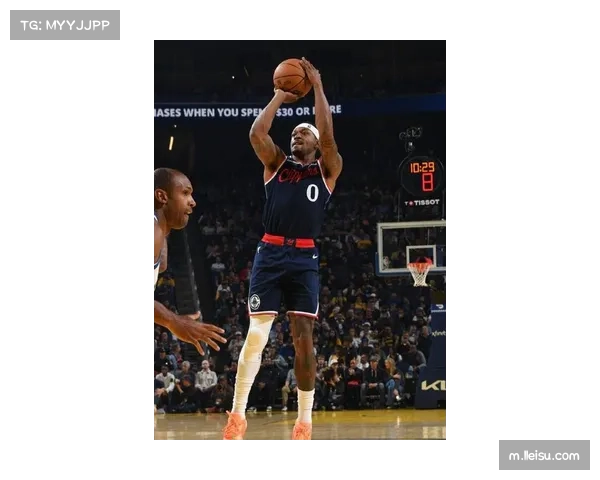 比尔快船首秀高效砍下12分 豪华阵容展冠军雄心 比尔快船首秀高效砍下12分 豪华阵容展冠军雄心